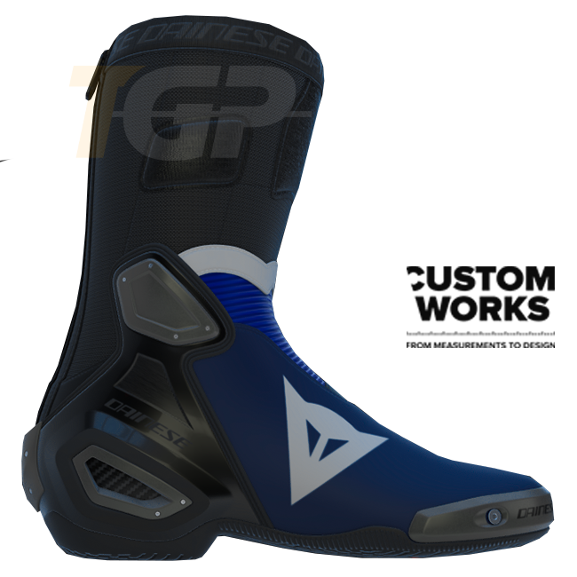 Dainese Axial 2 Racing i cestovne motociklističke čizme Prima Pramac Yamaha MotoGP Replica | Muškarci | Ljubičasta / Yamaha plava / Bijela | Custom Works 