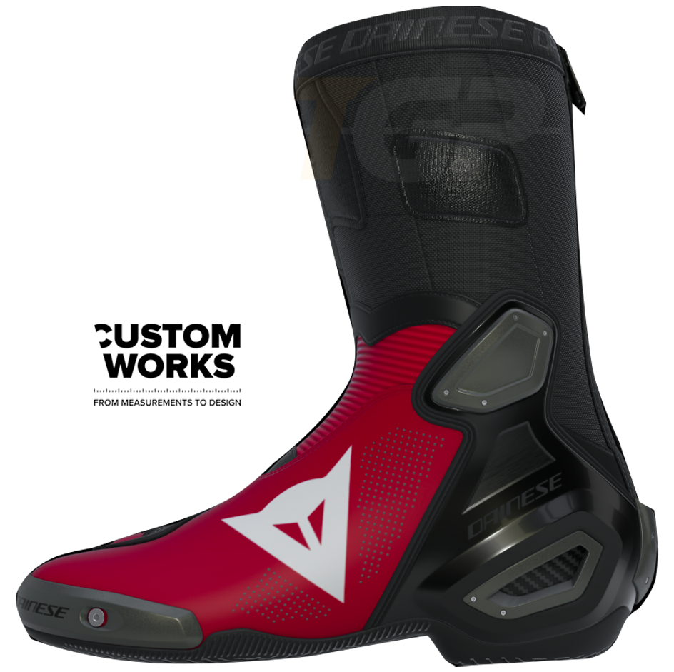 Dainese Axial 2 Air Racing i cestovne motociklističke čizme Nicolò Bulega Replica 2026 | Muškarci | Dainese crvena / bijela | Custom Works 