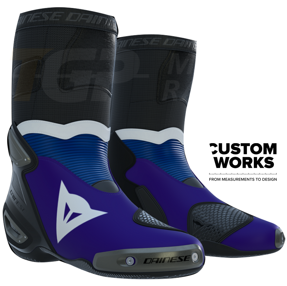 Dainese Axial 2 Racing i cestovne motociklističke čizme Prima Pramac Yamaha MotoGP Replica | Muškarci | Ljubičasta / Yamaha plava / Bijela | Custom Works 