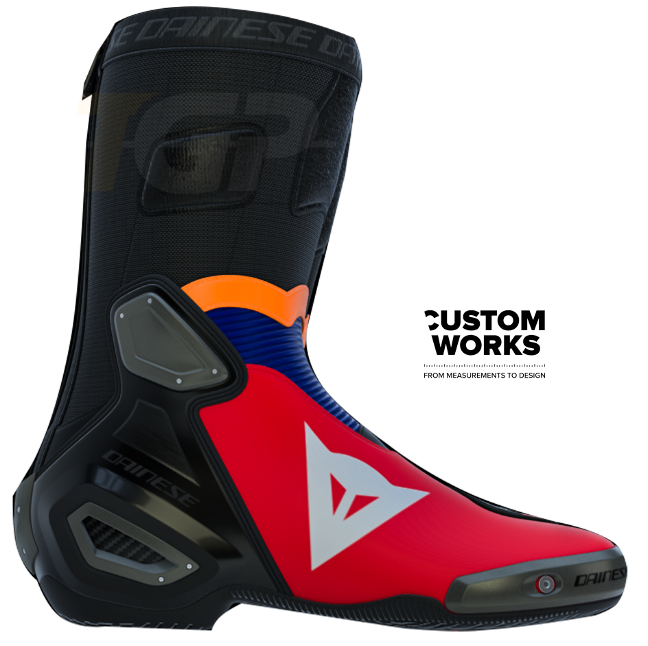 Dainese Axial 2 Racing i cestovne motociklističke čizme Luca Marini Replica 2026 | Muškarci | Lava crvena / Električno plava / Fluo narančasta / Bijela | Custom Works 