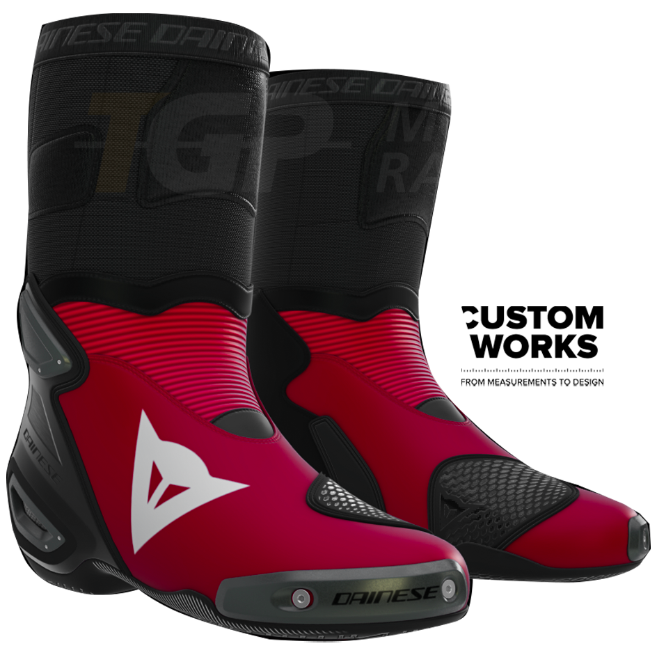 Dainese Axial 2 Racing i ulične motociklističke čizme Nicolò Bulega Replica 2026 | Muškarci | Dainese crvena / bijela | Custom Works 