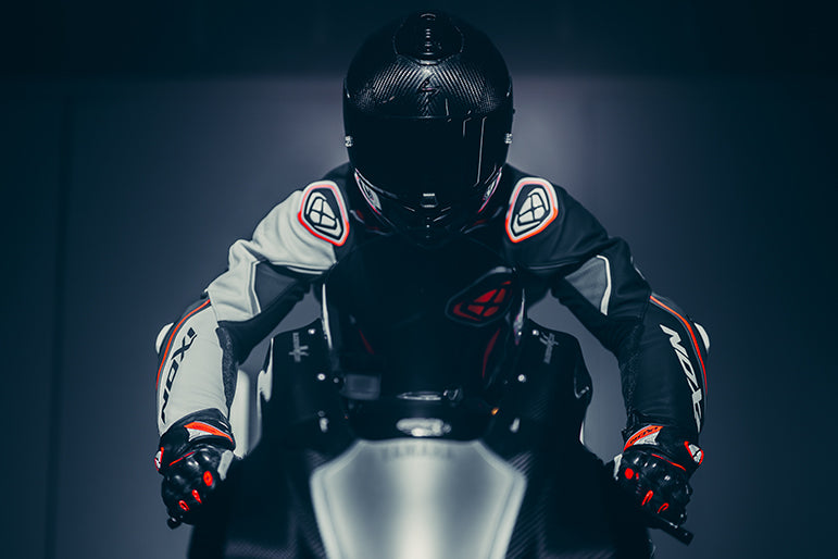 IXON Demonio Einteiler Kožno odijelo – Perforirano odijelo za trkače | Muškarci | Crno/Bijelo/Crveno 