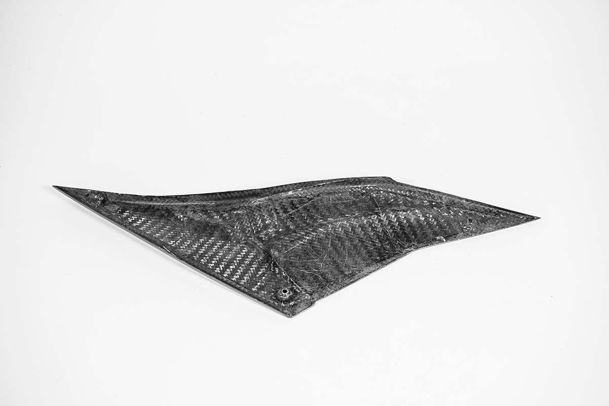 Bočni dio rezervoara dolje lijevo 200g AP Carbon Line Aprilia RSV4/RR/1100 Factory (21-25) 