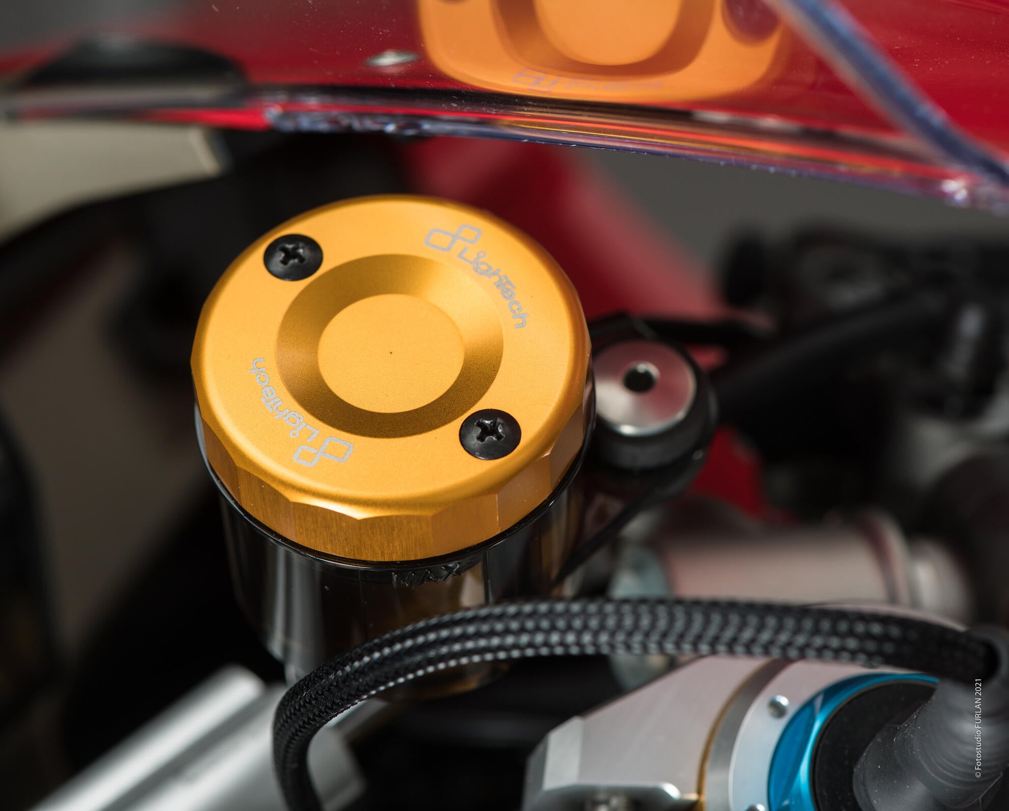 Poklopac rezervoara za izjednačavanje LighTech Ducati Panigale 1299/S (15-18) FBC04 