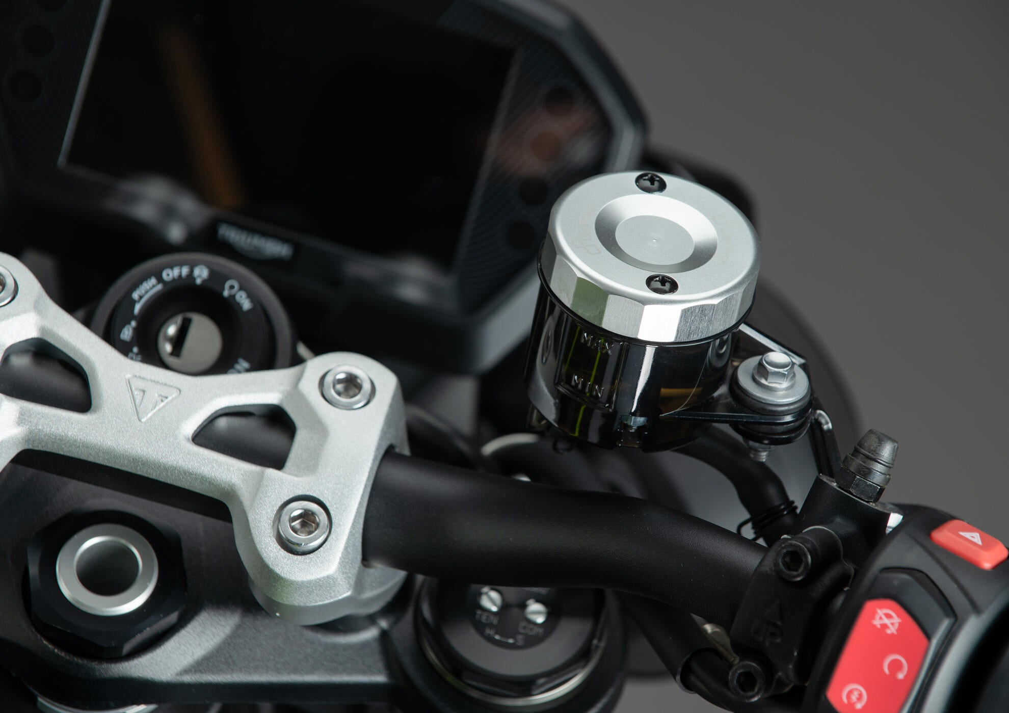 Poklopac rezervoara za izjednačavanje LighTech Ducati Panigale 1299/S (15-18) FBC04 