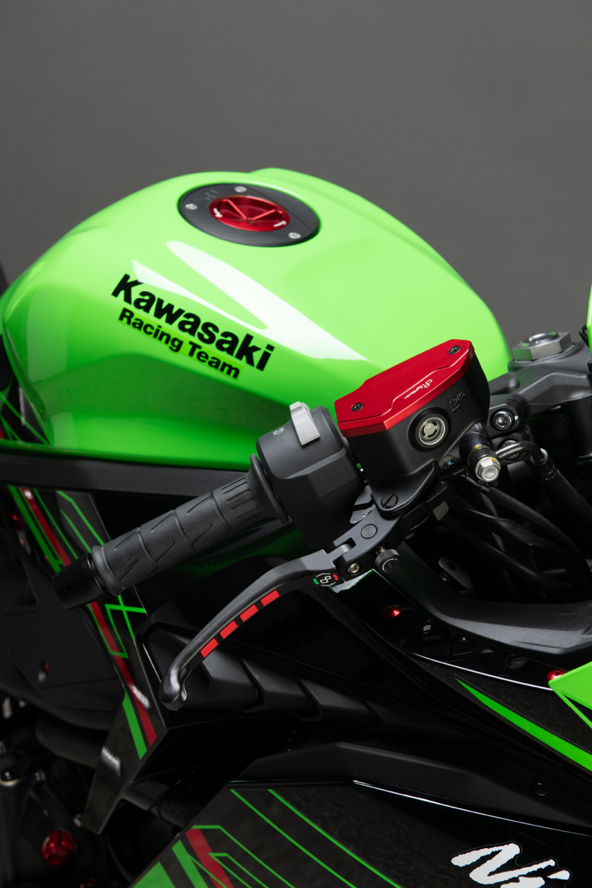 Poklopac rezervoara za izjednačavanje LighTech Kawasaki ZX-4 RR (23-25) FBC16 