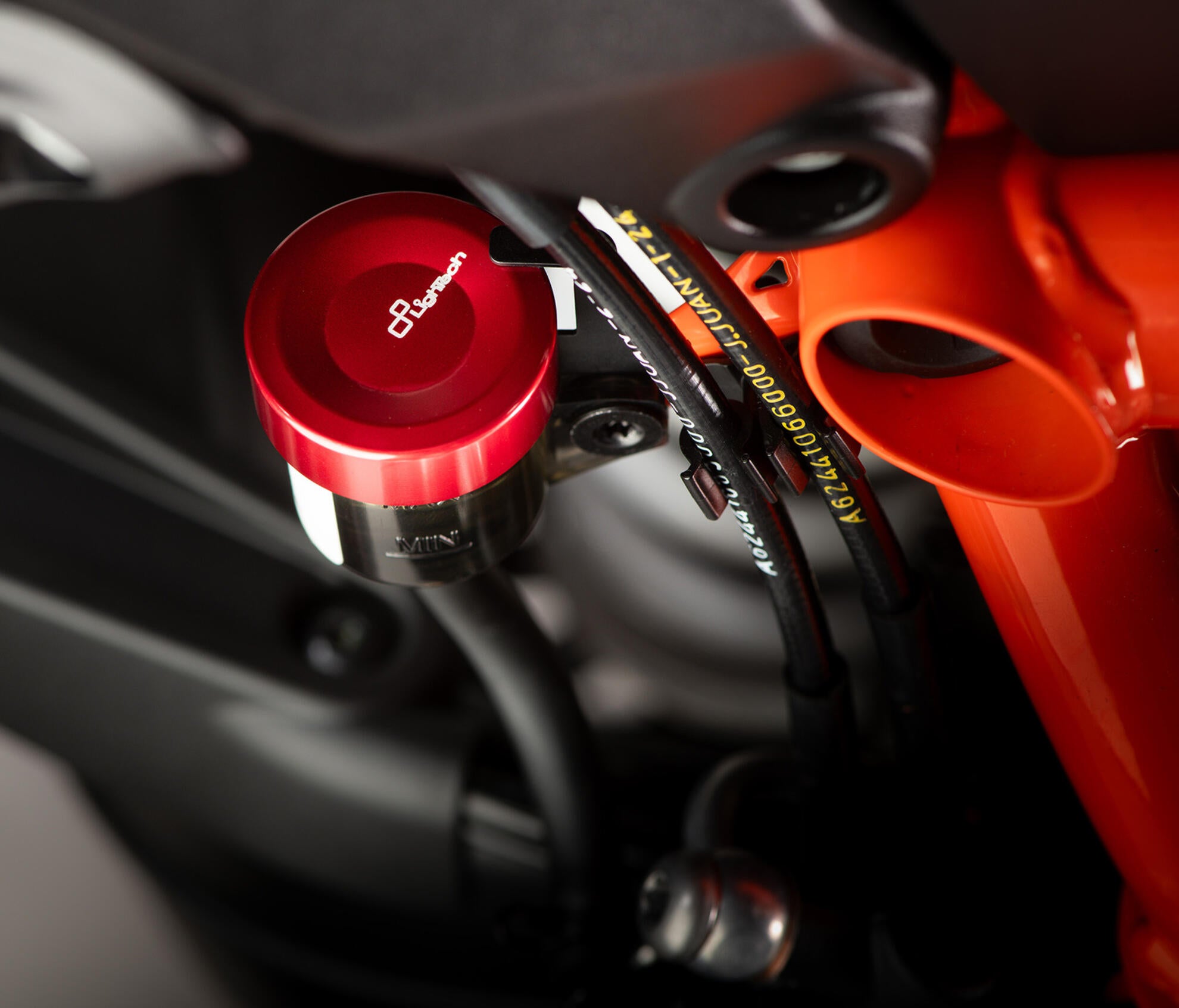 Poklopac rezervoara za izjednačavanje LighTech Ducati Panigale V4/S/R (20-24) FBC27 