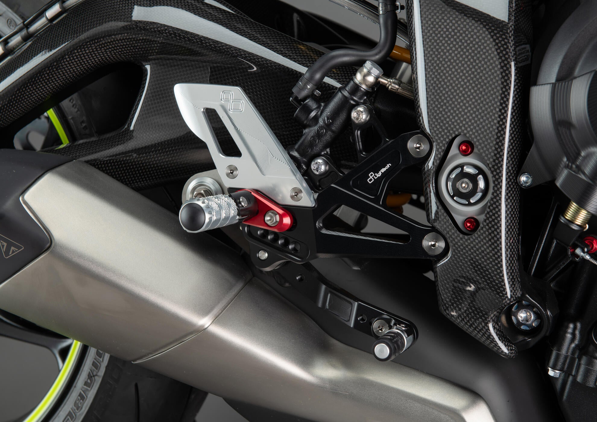Sustav stražnjih kočnica R LighTech Triumph Daytona 675/765 (13-21) FTRTR005R 