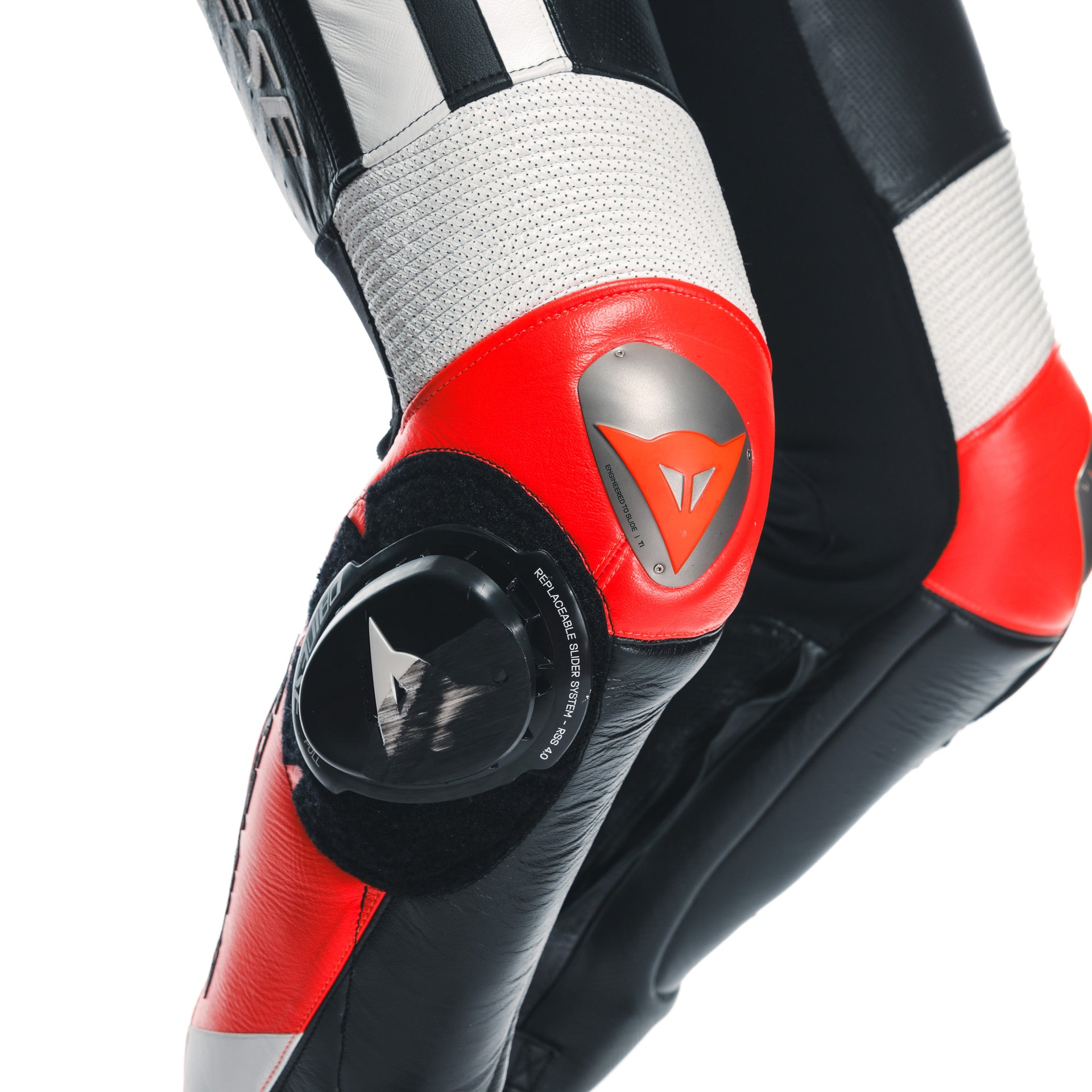 Dainese Mugello 3 D-AIR® kombinezon Kožno odijelo – Perforirani zračni jastučić za trkaće odijelo | Muški | Crna/Crvena 