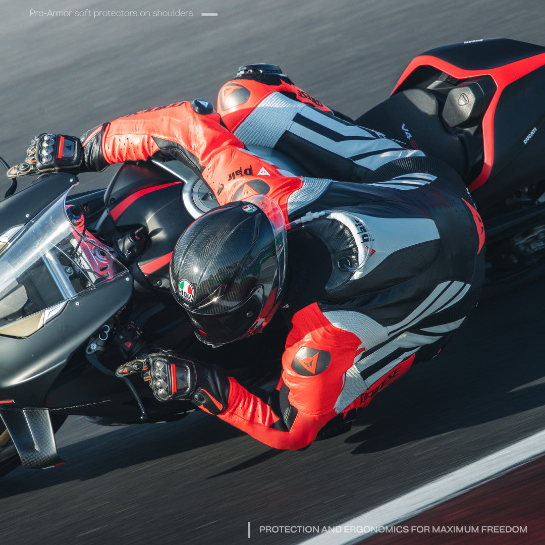 Dainese Mugello 3 D-AIR® kombinezon Kožno odijelo – Perforirani zračni jastučić za trkaće odijelo | Muški | Crna/Crvena 