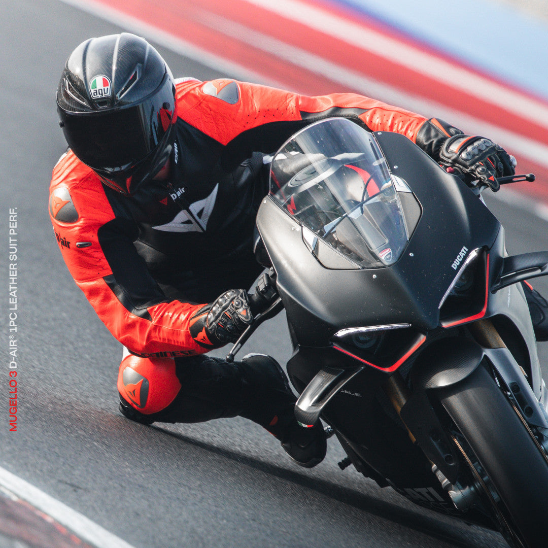 Dainese Mugello 3 D-AIR® kombinezon Kožno odijelo – Perforirani zračni jastučić za trkaće odijelo | Muški | Crna/Crvena 