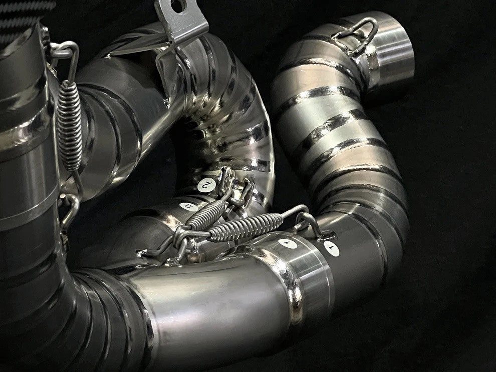 DucatiPanigale-StreetfighterV4HighMountTitaniumSlip-OnLinkPipes.jpg