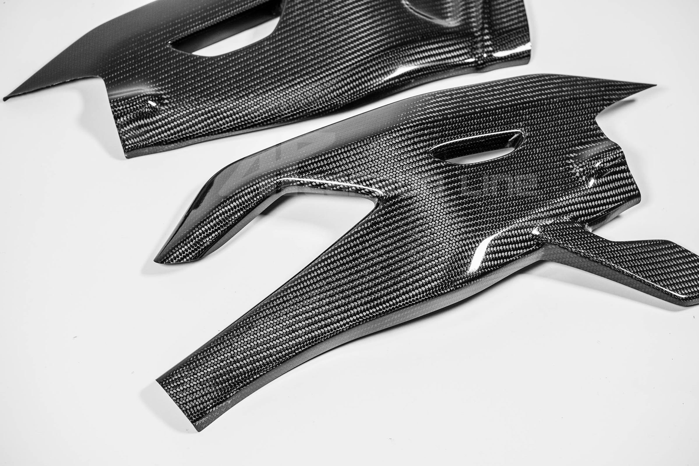 Poklopci stražnjih vilica 200g AP Carbon Line Yamaha YZF-R1/M RN32, RN49 i RN65 (15-26) 