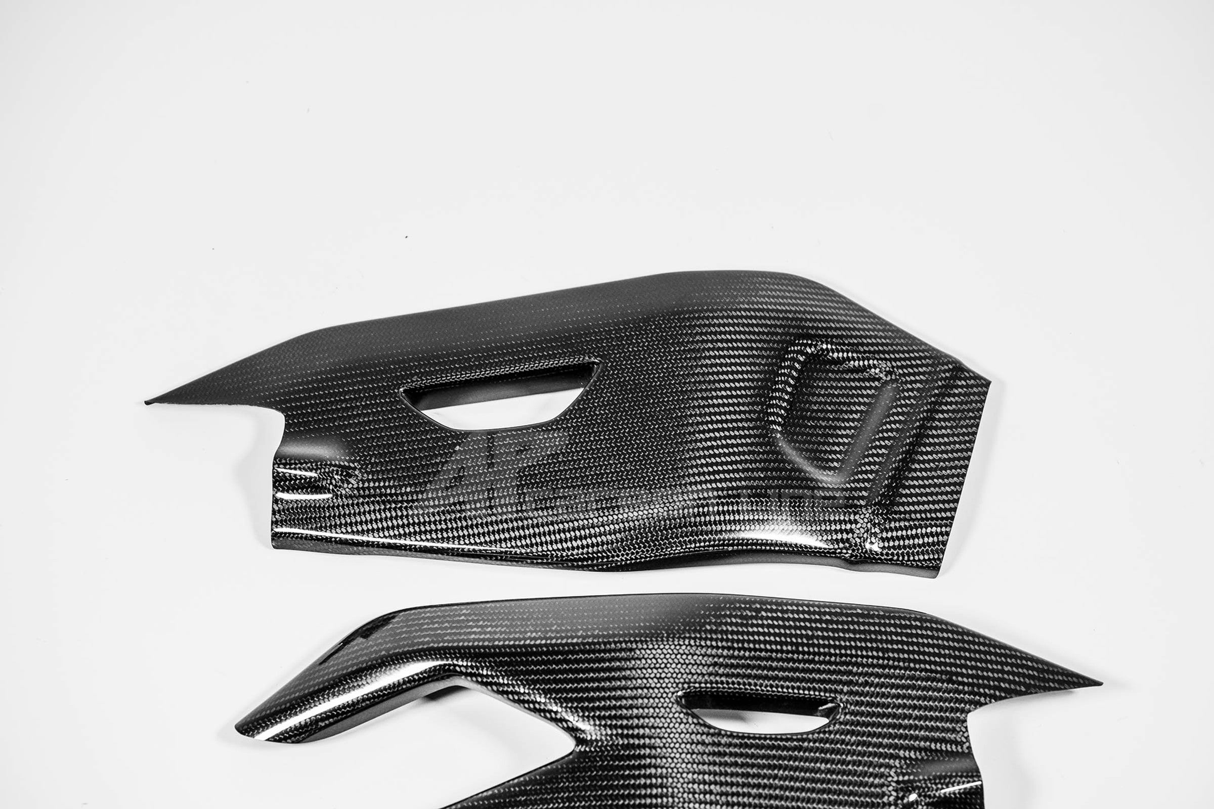 Poklopci stražnjih vilica 200g AP Carbon Line Yamaha YZF-R1/M RN32, RN49 i RN65 (15-26) 